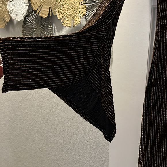 Women's Ellena Metallic Striped Off The Shoulder - Picture 8 of 8